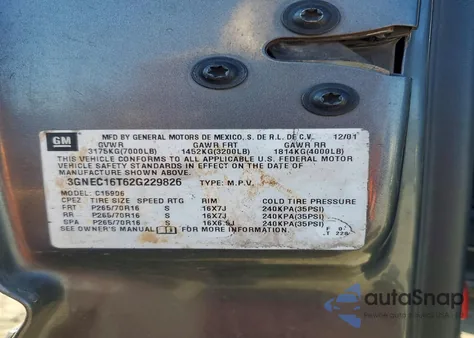 2002 Chevrolet Suburban C1500 z USA, uszkodzony, nr VIN 3GNEC16T62G229826